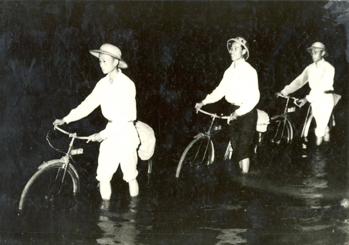 Soldiers communication war time